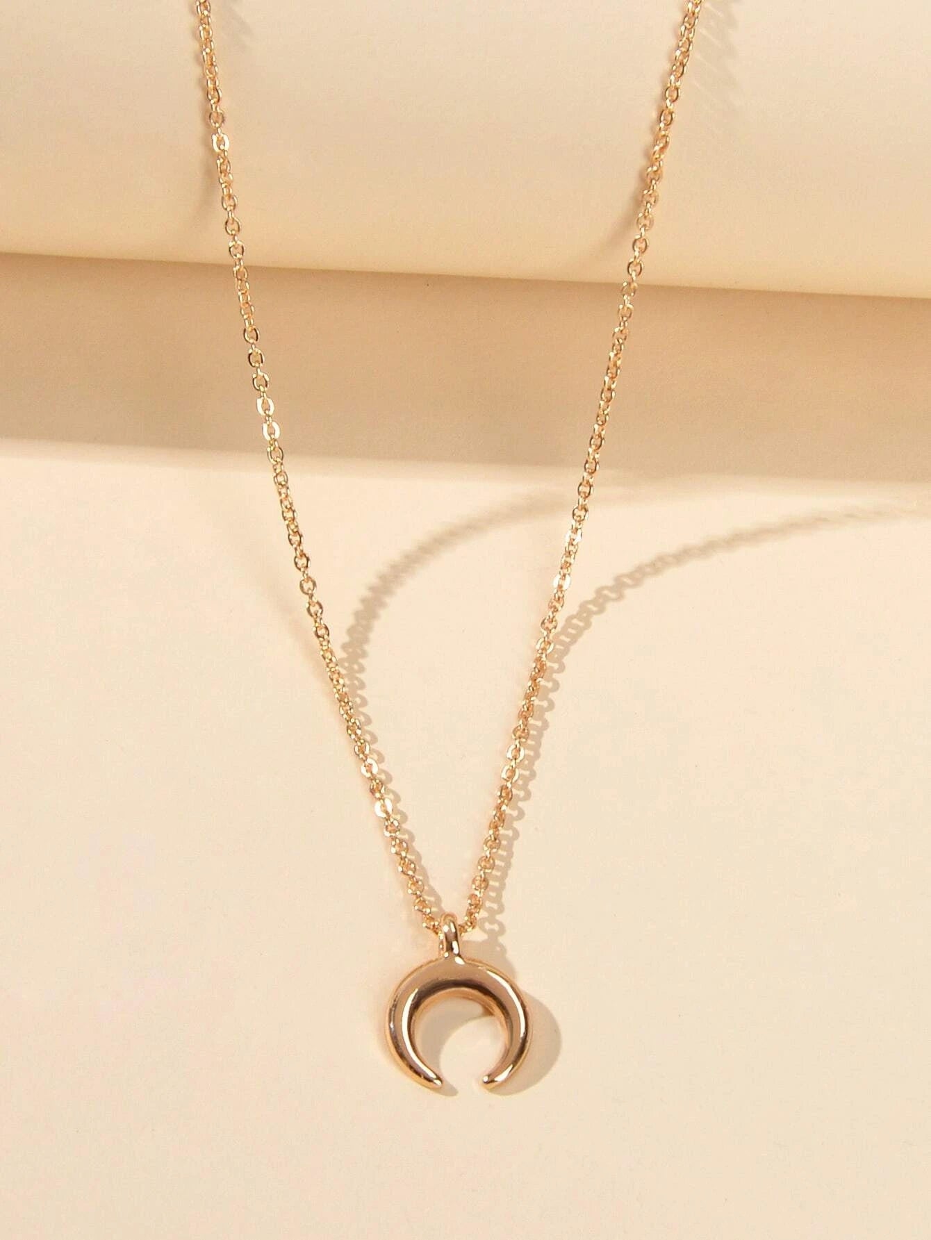 Trendy Horn Pendant Necklace Woman Teens Half Moon Crescent Charm Accessories