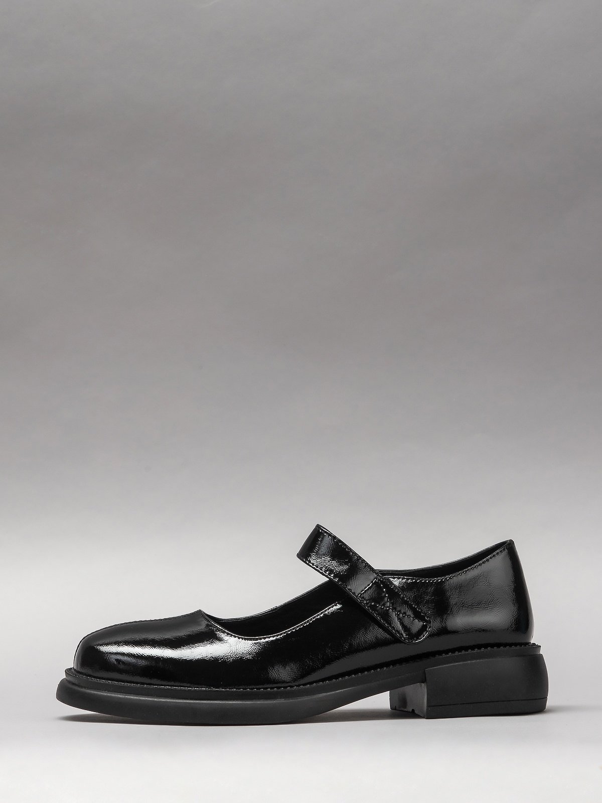 Women's leather shoes