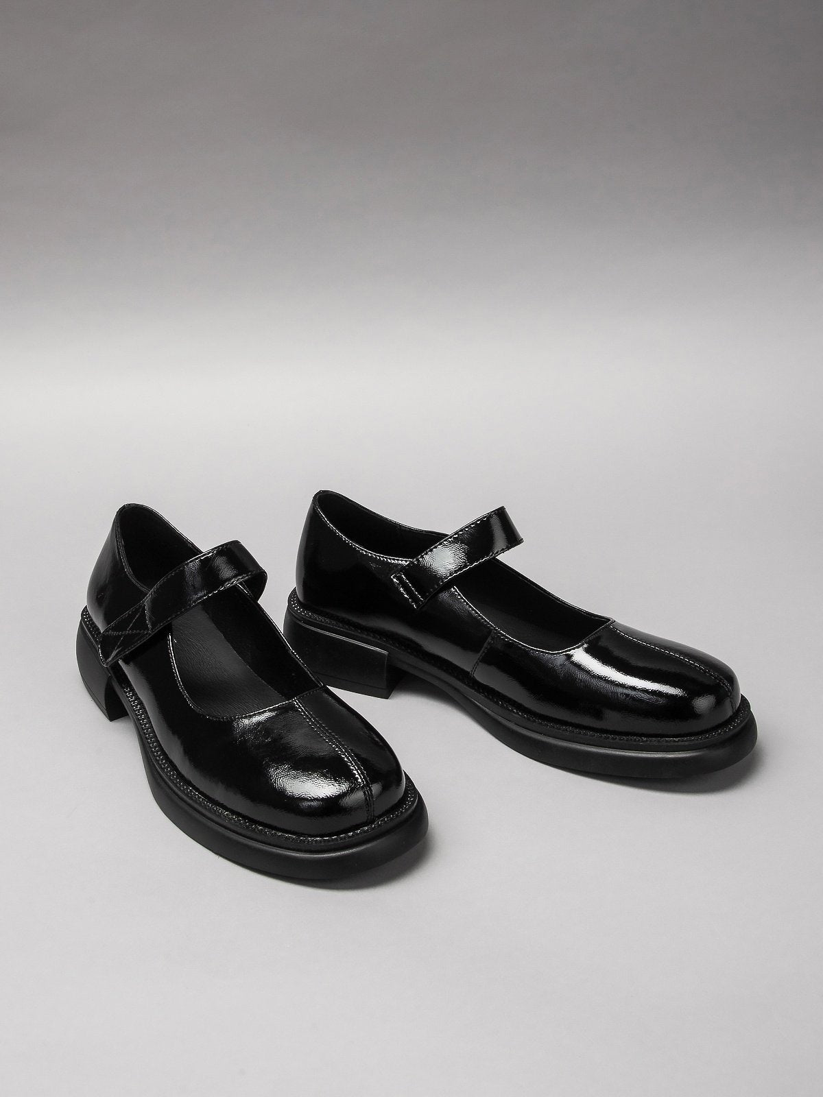 Women's leather shoes