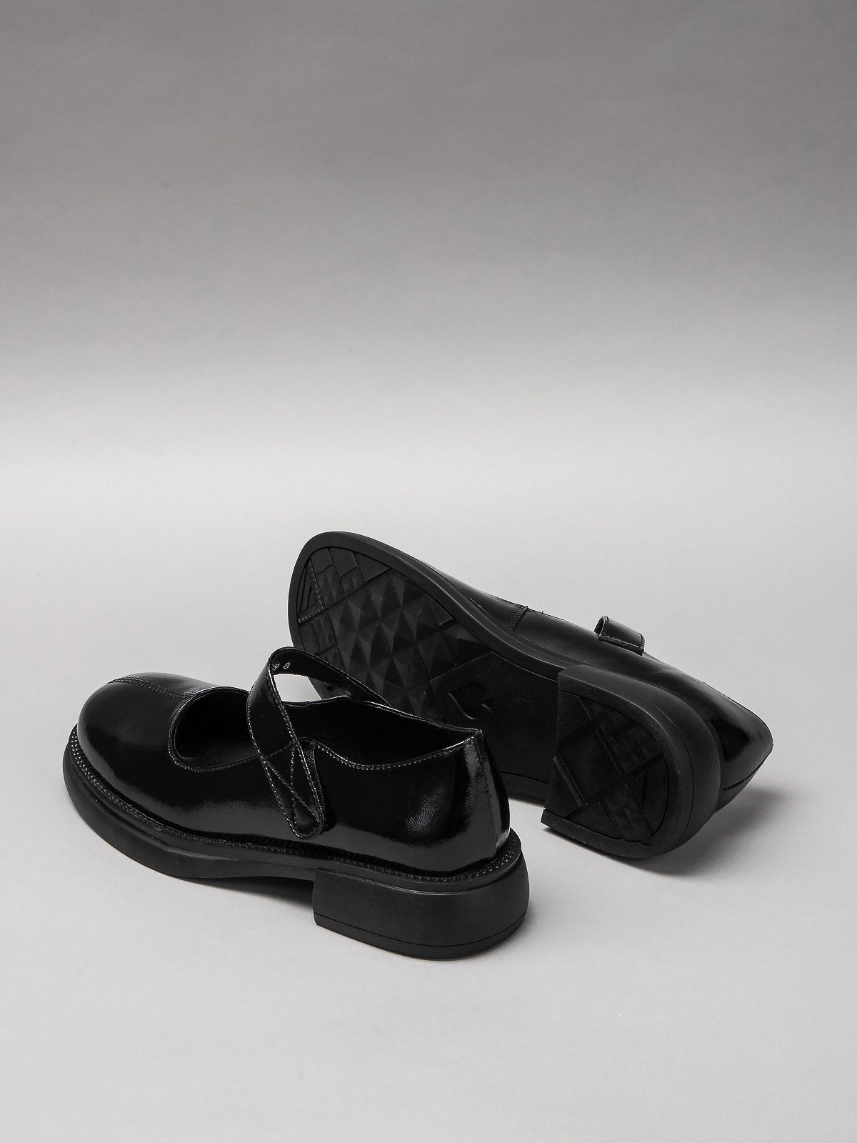 Women's leather shoes