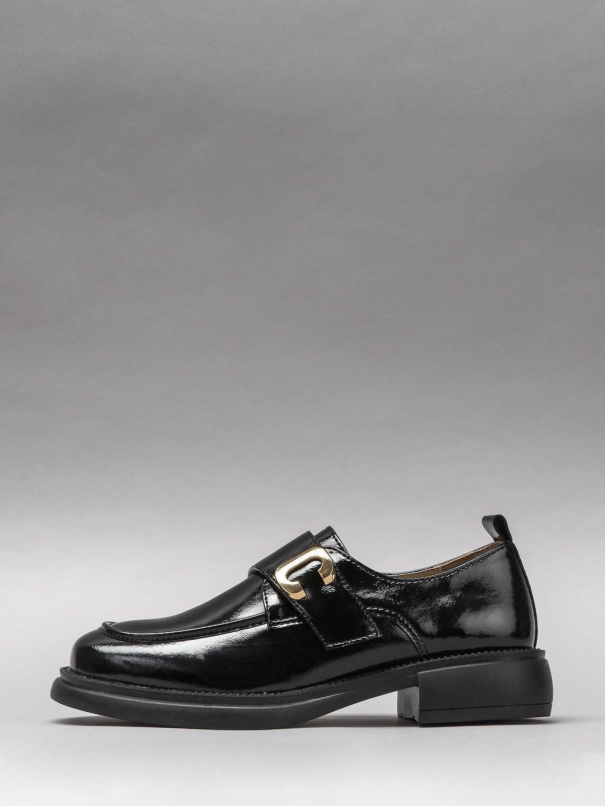 Women's leather shoes