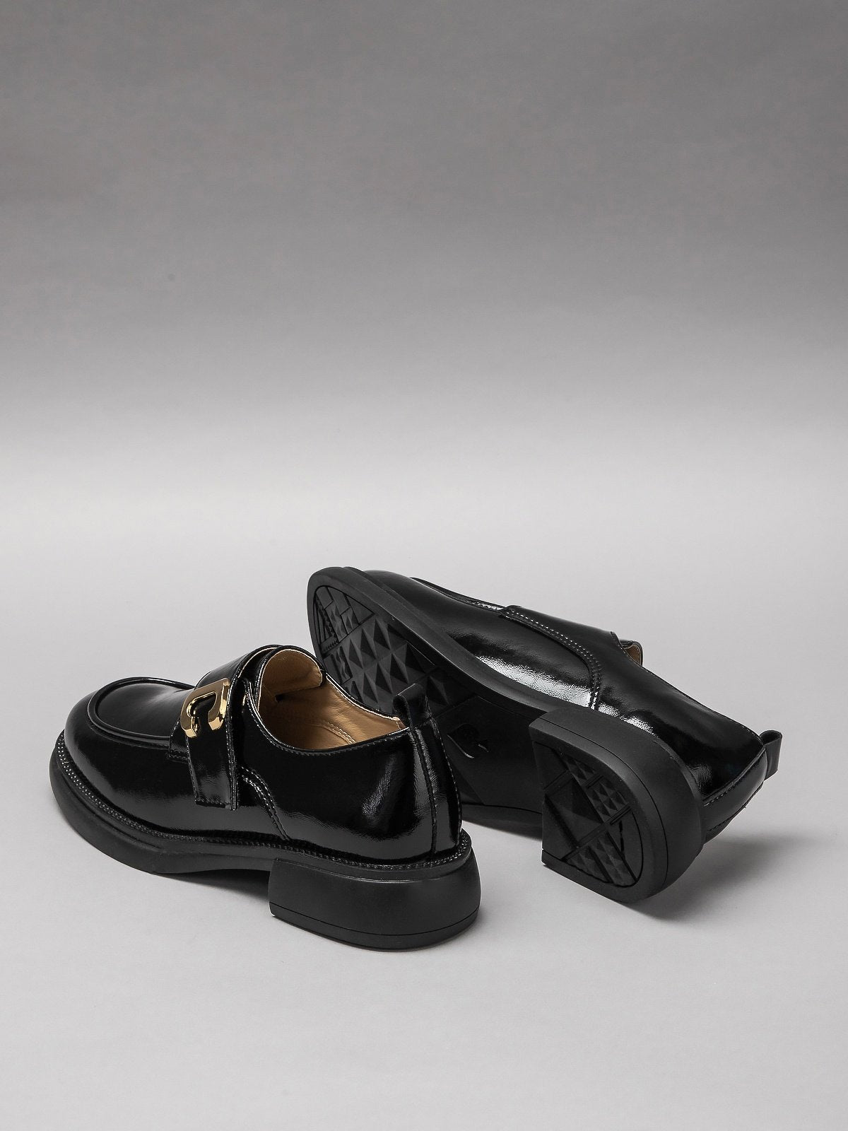 Women's leather shoes