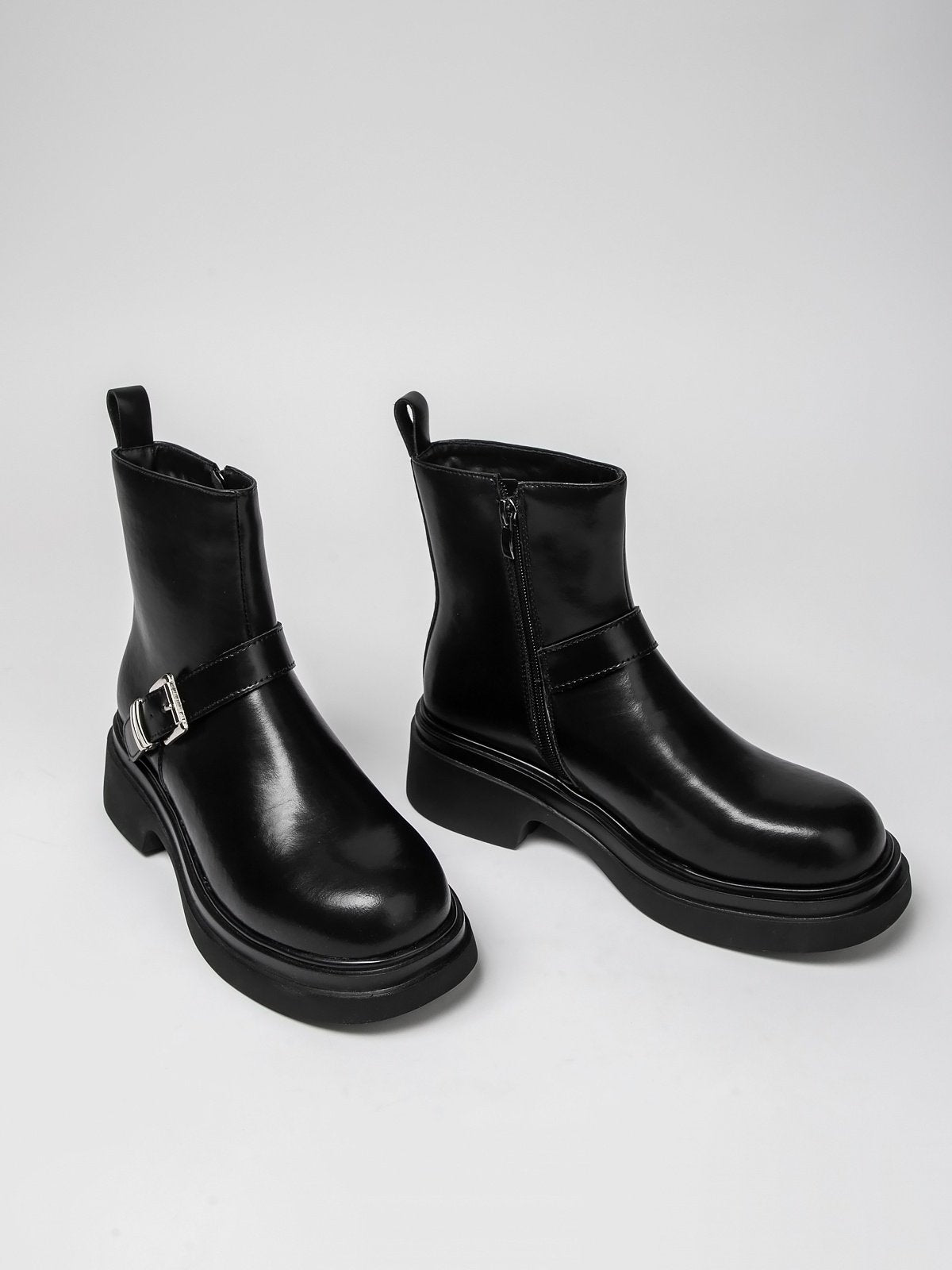 Women's leather shoes