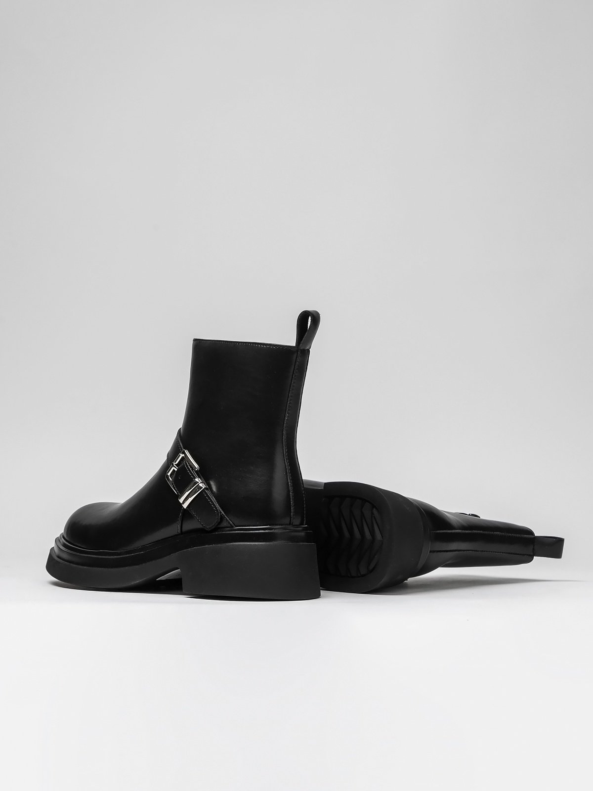 Women's leather shoes