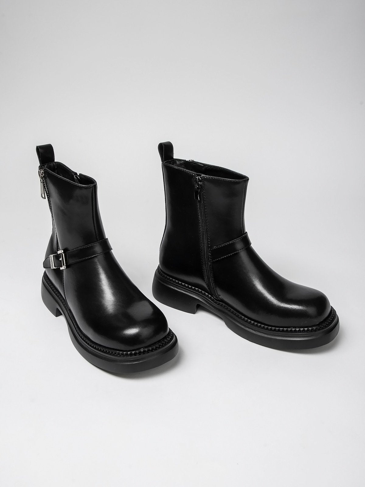 Women's leather shoes