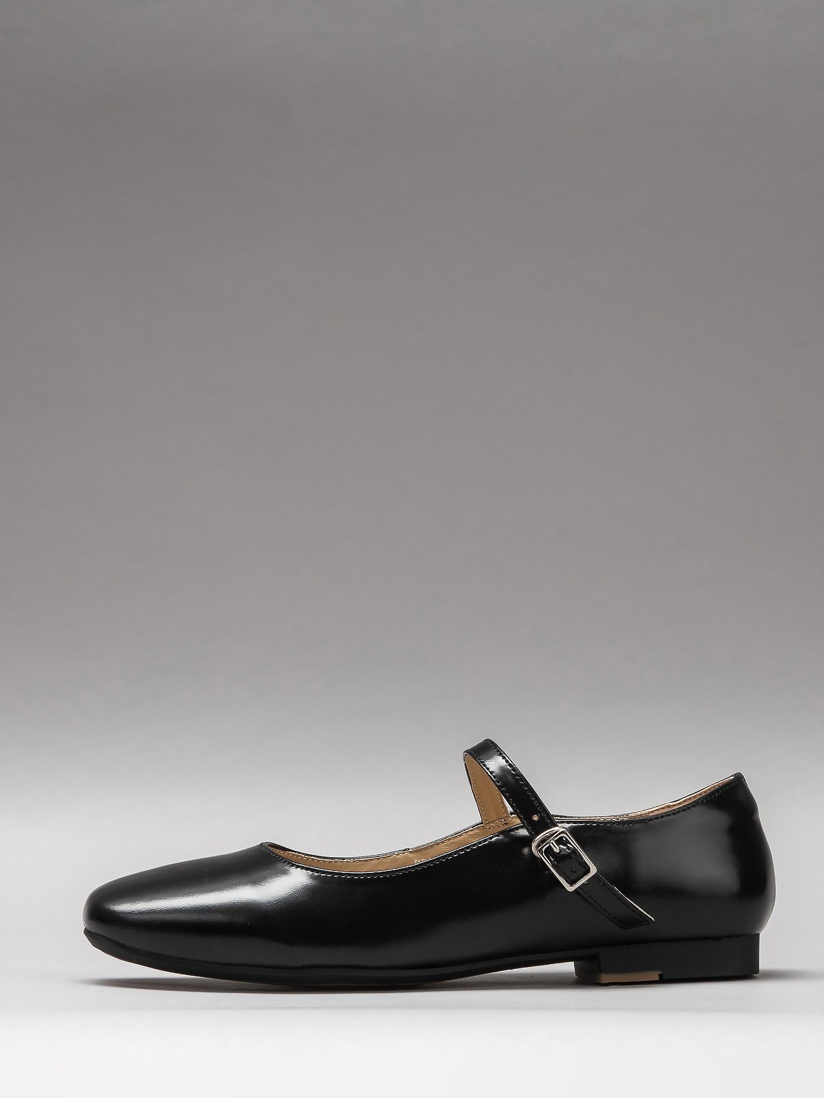 Women's leather shoes