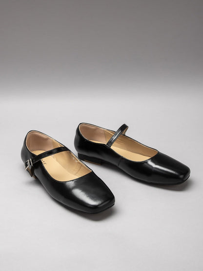 Women's leather shoes