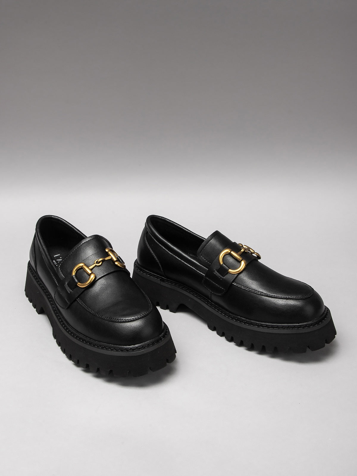 Women's leather shoes