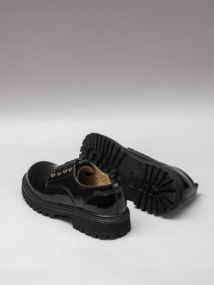 Women's leather shoes